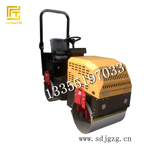 機械座駕壓路機
